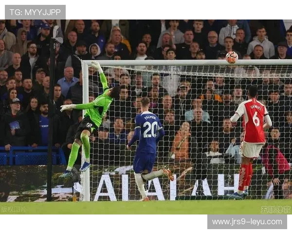 英超焦点对决：豪门球队激烈碰撞，谁能笑到最后？